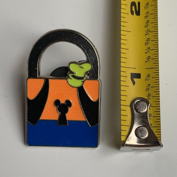 Walt Disney Goofy Trading Pin, PWP Lock Collection - Limited Release - 2013 - Picture 4 of 4